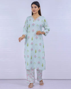 Women Sky Floral Printed Kurta With Pant