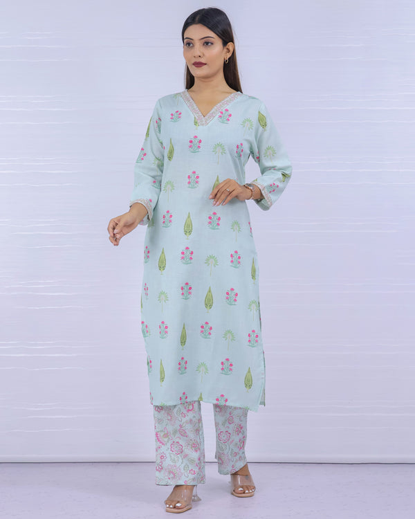 Women Sky Floral Printed Kurta With Pant