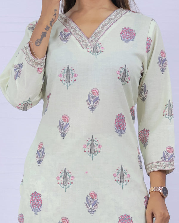 Women Off-White Floral Printed Kurta With Pant