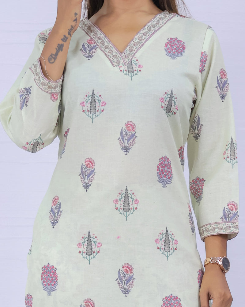 Women Off-White Floral Printed Kurta With Pant