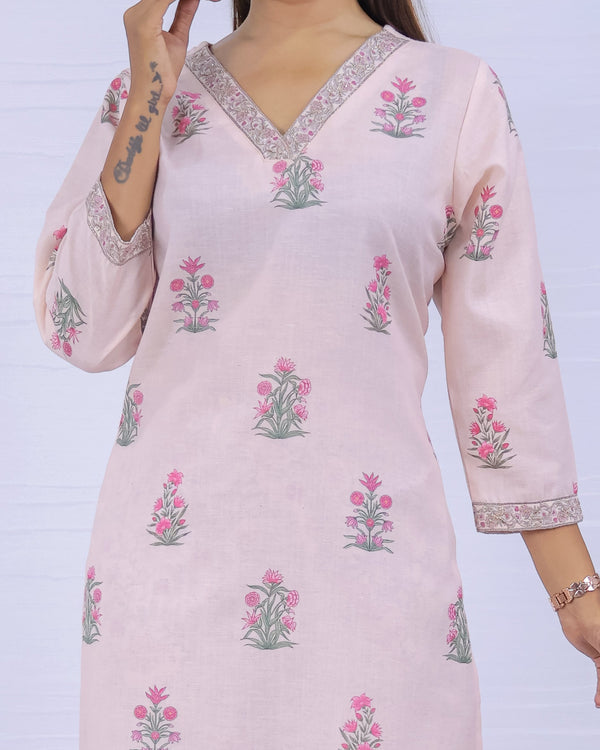 Women Pink Floral Printed Kurta With Pant