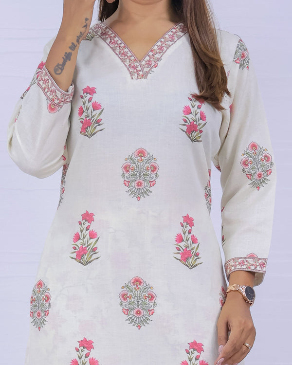 Women Off-White Floral Printed Kurta With Pant