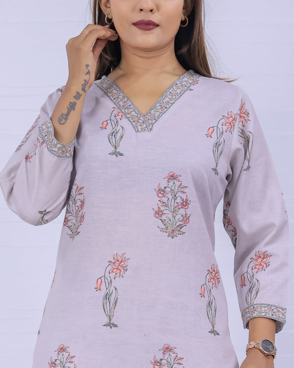 Women Purple Floral Printed Kurta With Pant