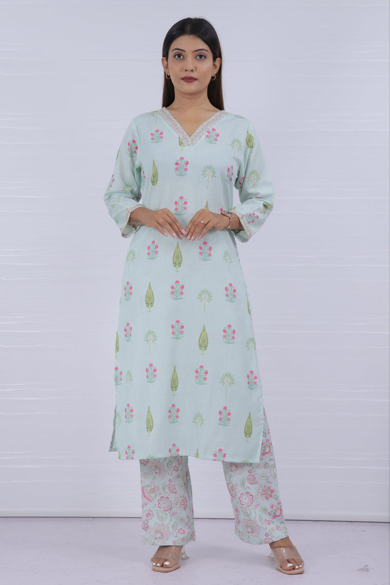 Women Sky Floral Printed Kurta With Pant